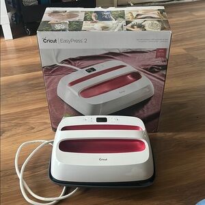 Cricut EasyPress 2 - White and Pink